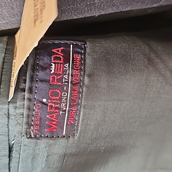 Beautiful man's 2 pce suit. - Picture 5 of 13